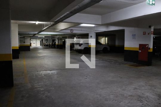 Garagem de apartamento à venda com 2 quartos, 69m² em Jardim Flor da Montanha, Guarulhos