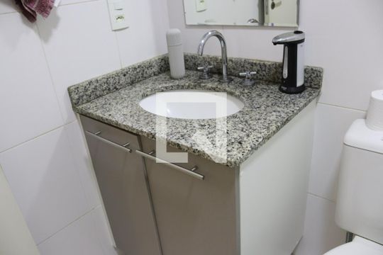 Banheiro da Suíte de apartamento à venda com 2 quartos, 69m² em Jardim Flor da Montanha, Guarulhos