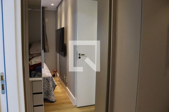 Closet da suíte de apartamento à venda com 2 quartos, 69m² em Jardim Flor da Montanha, Guarulhos