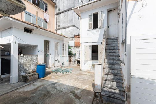 Quintal fundos de casa à venda com 7 quartos, 260m² em Tijuca, Rio de Janeiro
