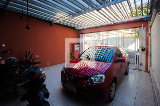 Garagem de casa à venda com 3 quartos, 160m² em Jardim Patente Novo, São Paulo