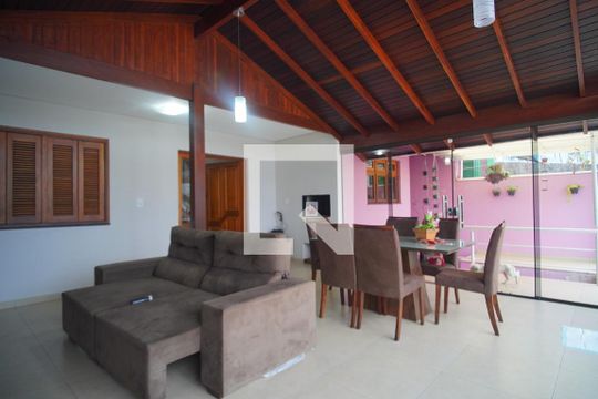 Sala de casa à venda com 3 quartos, 250m² em Rincão, Novo Hamburgo