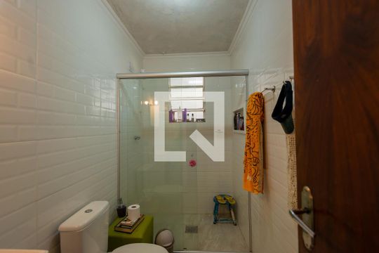 Banheiro de casa à venda com 2 quartos, 200m² em Vila Joao Pessoa, Porto Alegre