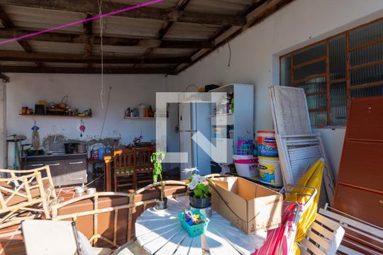 Área Externa de casa à venda com 2 quartos, 200m² em Vila Joao Pessoa, Porto Alegre