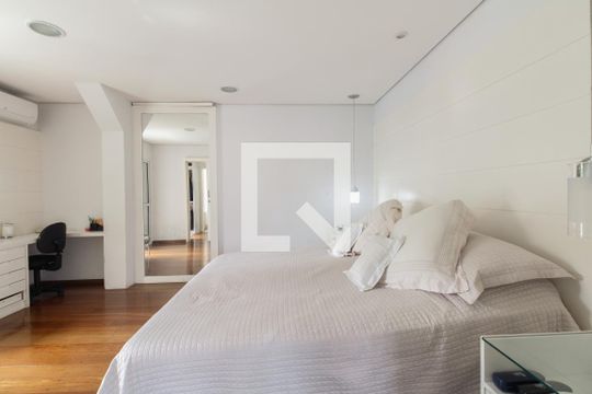Suíte 1 de casa à venda com 4 quartos, 430m² em Jardim Textil, São Paulo