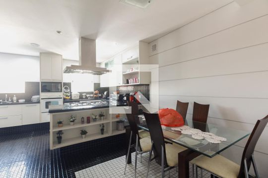 Cozinha de casa à venda com 4 quartos, 430m² em Jardim Textil, São Paulo