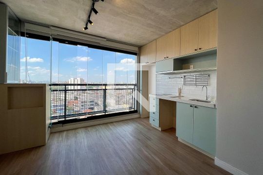 Cozinha de kitnet/studio para alugar com 1 quarto, 30m² em Bom Retiro, São Paulo