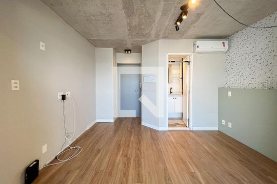 Studio de kitnet/studio para alugar com 1 quarto, 30m² em Bom Retiro, São Paulo