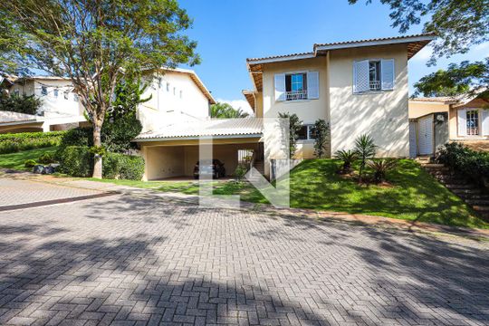 Fachada de casa de condomínio para alugar com 4 quartos, 480m² em Bosque do Vianna, Cotia
