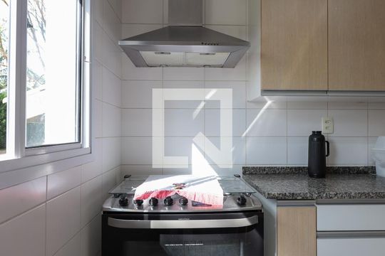 Cozinha de casa de condomínio para alugar com 4 quartos, 480m² em Bosque do Vianna, Cotia