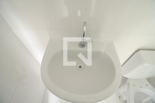 Banheiro  de apartamento à venda com 2 quartos, 41m² em Parque Arariba, São Paulo