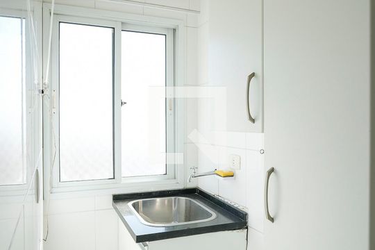 Área de serviço de apartamento para alugar com 2 quartos, 69m² em Santa Maria, São Caetano do Sul