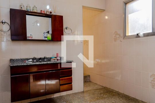 Banheiro da Suíte 1 de casa para alugar com 3 quartos, 326m² em Vila Harmonia, Guarulhos