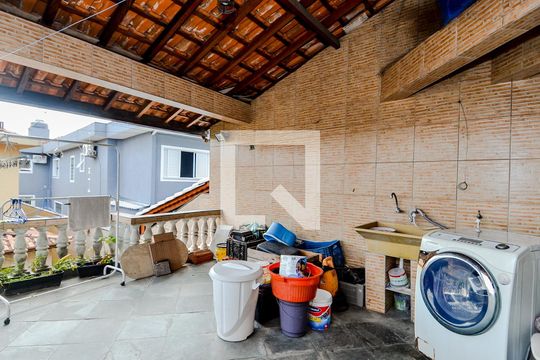 Área de Serviço de casa para alugar com 3 quartos, 326m² em Vila Harmonia, Guarulhos