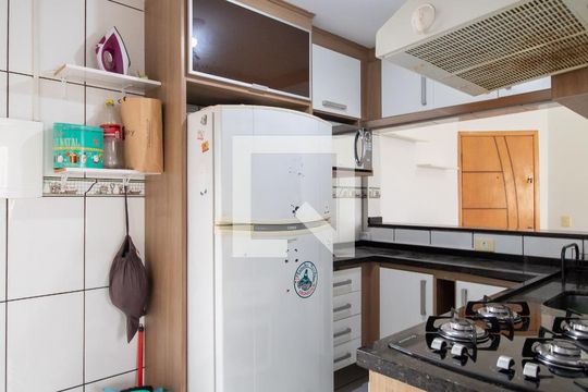 Cozinha de apartamento para alugar com 2 quartos, 59m² em Vila Osasco, Osasco