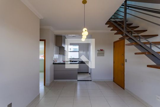 Sala de apartamento à venda com 2 quartos, 134m² em Heliópolis, Belo Horizonte