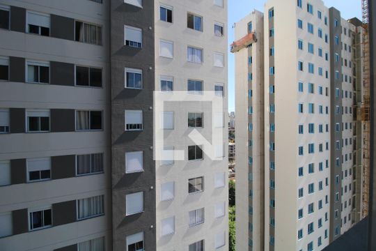Vista janela da sala de apartamento para alugar com 2 quartos, 35m² em Jardim Prudência, São Paulo