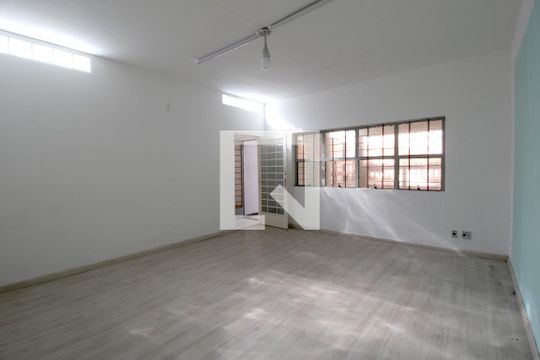 Casa para alugar com 3 quartos, 300m² em Centro, Sorocaba