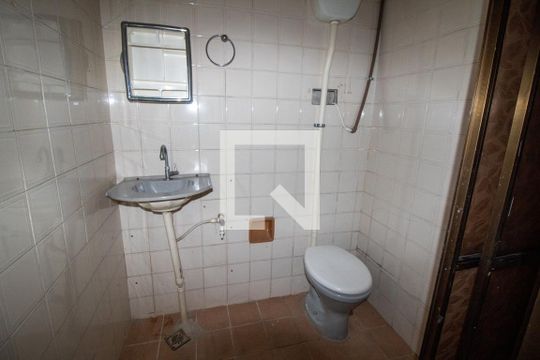 Banheiro  de apartamento para alugar com 2 quartos, 70m² em Circular, Duque de Caxias