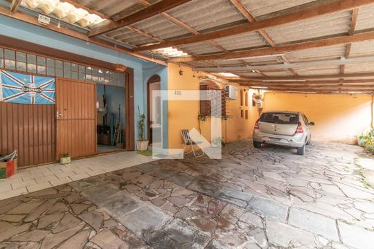 Fachada de casa à venda com 2 quartos, 390m² em Vila Nova, Porto Alegre