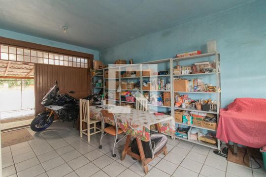 Garagem de casa à venda com 2 quartos, 390m² em Vila Nova, Porto Alegre