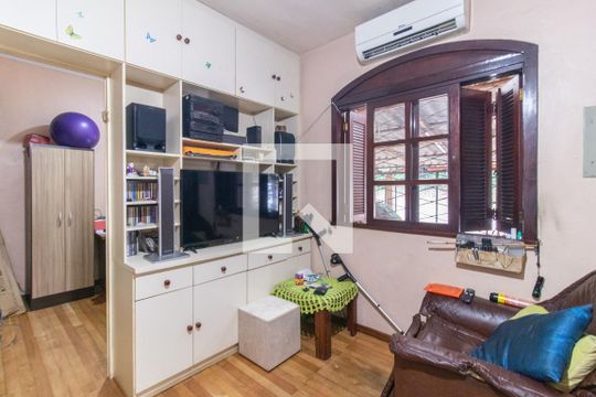 Sala de casa à venda com 2 quartos, 390m² em Vila Nova, Porto Alegre