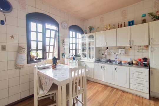 Cozinha de casa à venda com 2 quartos, 390m² em Vila Nova, Porto Alegre