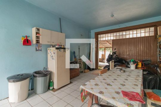 Garagem de casa à venda com 2 quartos, 390m² em Vila Nova, Porto Alegre