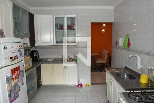 Cozinha de apartamento à venda com 2 quartos, 60m² em Vila Inglesa, São Paulo
