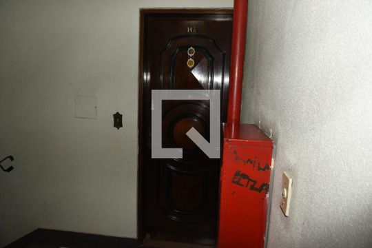 Hall de entrada de apartamento à venda com 2 quartos, 60m² em Vila Inglesa, São Paulo