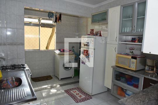 Cozinha de apartamento à venda com 2 quartos, 60m² em Vila Inglesa, São Paulo