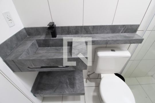 Banheiro de apartamento para alugar com 2 quartos, 45m² em Vosoroca, Sorocaba