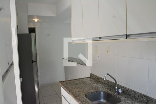 Cozinha de apartamento para alugar com 2 quartos, 80m² em Alphaville I, Salvador