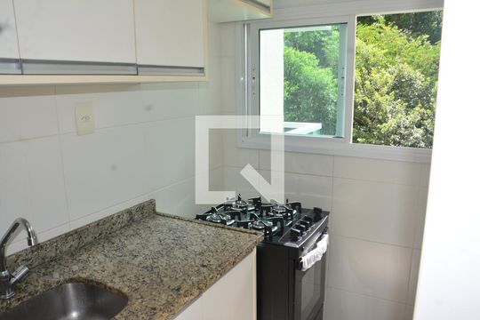 Cozinha de apartamento para alugar com 2 quartos, 80m² em Alphaville I, Salvador