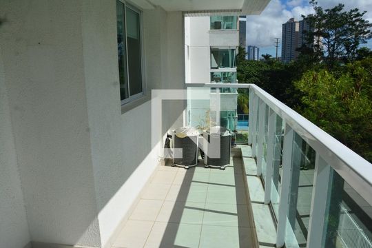Sala com varanda de apartamento para alugar com 2 quartos, 80m² em Alphaville I, Salvador