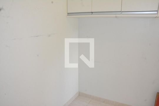 Área de serviços com quarto de apartamento para alugar com 2 quartos, 80m² em Alphaville I, Salvador