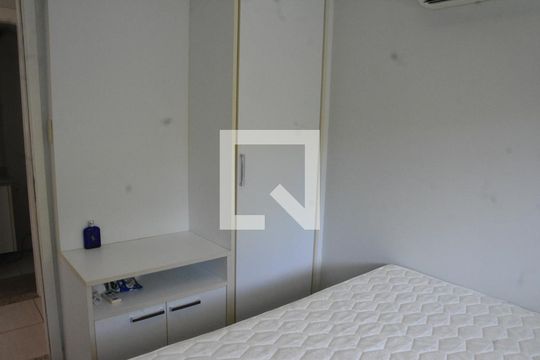 Quarto 1 de apartamento para alugar com 2 quartos, 80m² em Alphaville I, Salvador