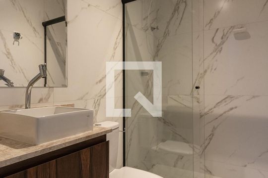Banheiro de kitnet/studio para alugar com 1 quarto, 25m² em Vila Olímpia, São Paulo