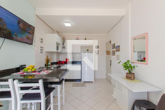 Cozinha de apartamento para alugar com 1 quarto, 45m² em Cachoeira do Bom Jesus, Florianópolis