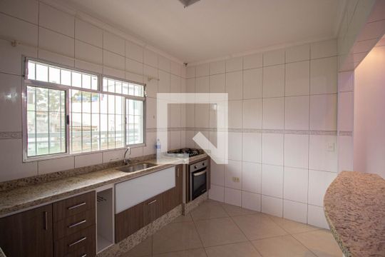 Cozinha de casa para alugar com 2 quartos, 80m² em Vila Jacuí, São Paulo