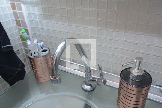 Banheiro Social de apartamento à venda com 3 quartos, 57m² em Irajá, Rio de Janeiro