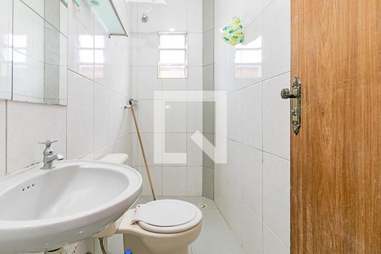 Banheiro de casa para alugar com 1 quarto, 32m² em Jardim Monte Azul, São Paulo