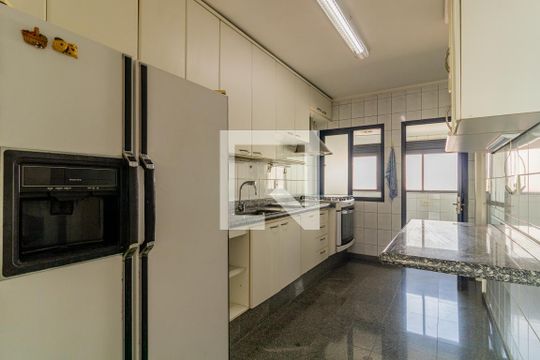 Cozinha de apartamento para alugar com 3 quartos, 150m² em Fazenda Morumbi, São Paulo