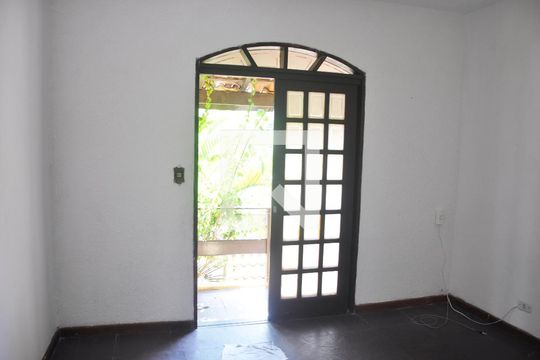 Sala de casa para alugar com 2 quartos, 130m² em Jardim Peri, São Paulo