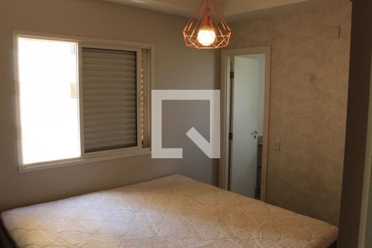 Suíte Master de apartamento para alugar com 3 quartos, 115m² em Jardim Karaíba, Uberlândia