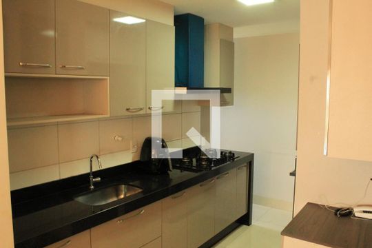 Cozinha de apartamento para alugar com 3 quartos, 115m² em Jardim Karaíba, Uberlândia