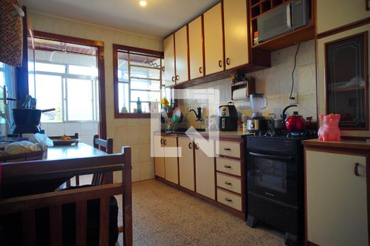 Cozinha de apartamento para alugar com 2 quartos, 82m² em Jardim Itu, Porto Alegre
