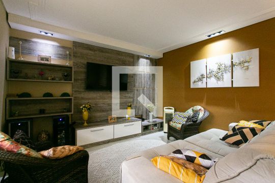 Sala de casa de condomínio à venda com 3 quartos, 140m² em Chácara Seis de Outubro, São Paulo