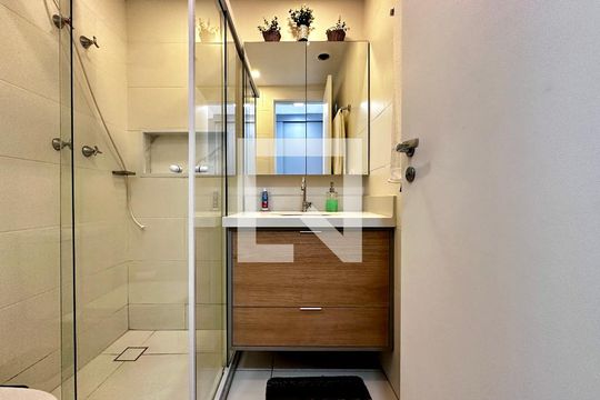 Banheiro de kitnet/studio à venda com 0 quarto, 25m² em Santo Amaro, São Paulo