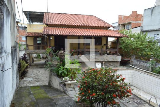 Fachada de casa à venda com 3 quartos, 600m² em Taquara, Rio de Janeiro